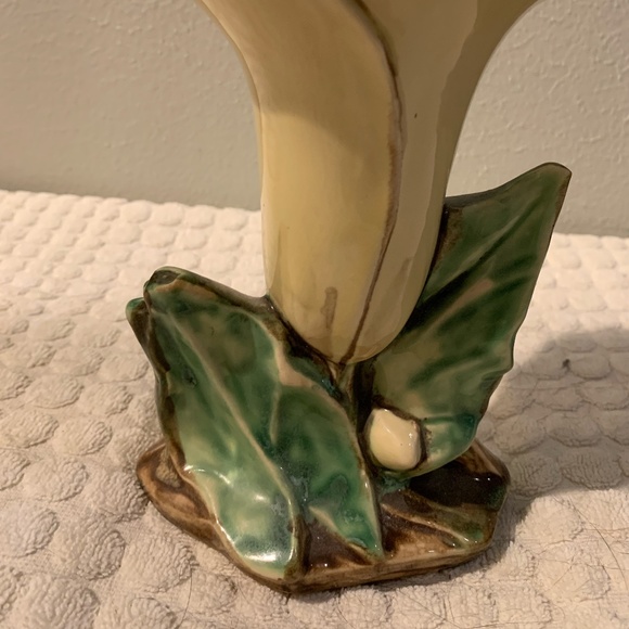 McCoy yellow single lily vase. great shape vintage.  8 in .tall - Picture 5 of 5